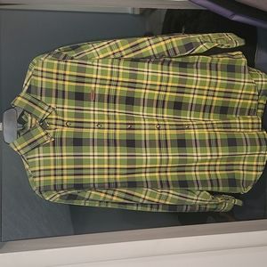 CARHARTT Men's Plaid Large with a Leather Logo.